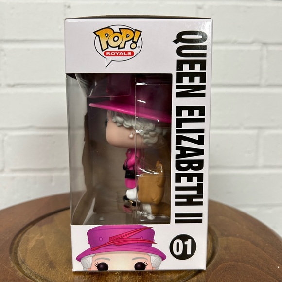 NWT Queen Elizabeth II Funko Pop - Picture 3 of 5